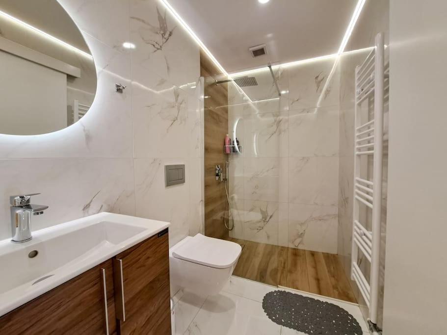 Luxury Suite Patras Buitenkant foto